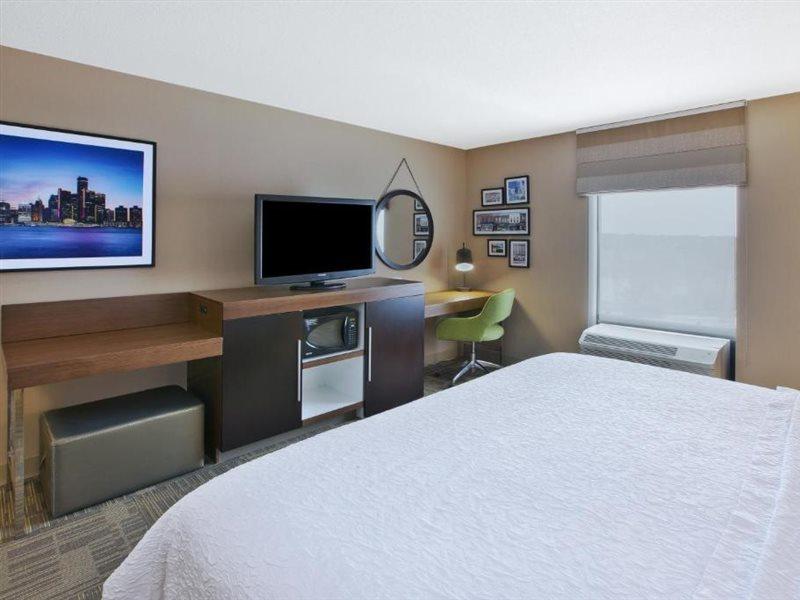 Hampton Inn Commerce/Novi Eksteriør billede
