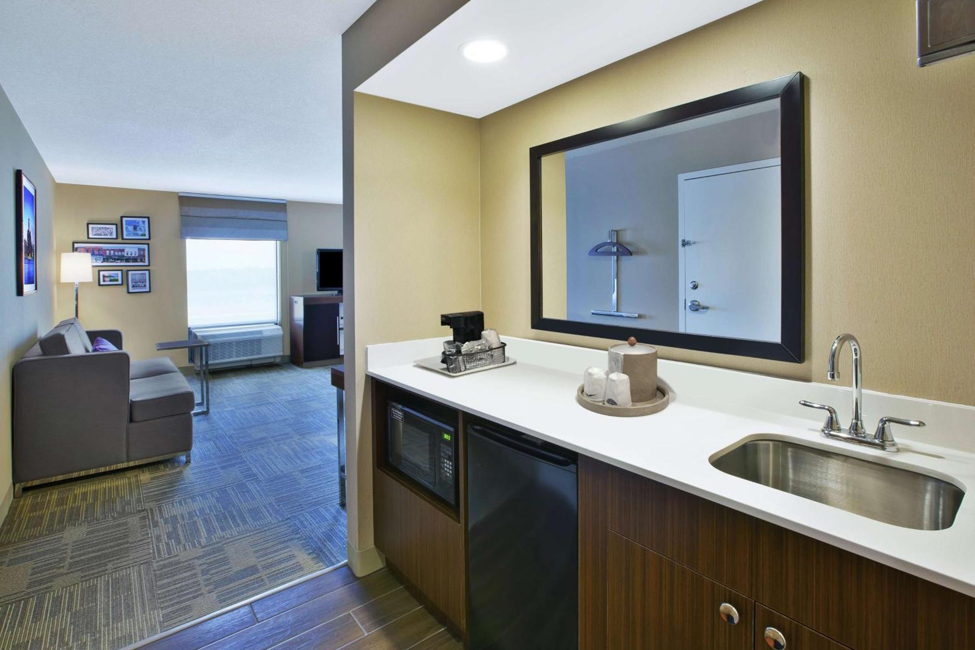 Hampton Inn Commerce/Novi Eksteriør billede
