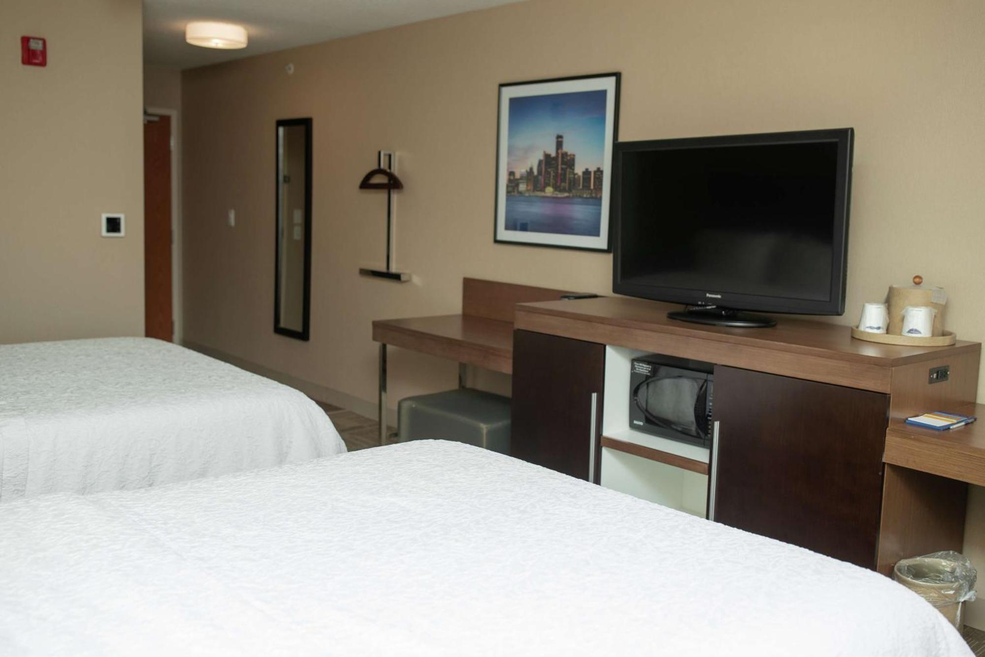 Hampton Inn Commerce/Novi Eksteriør billede