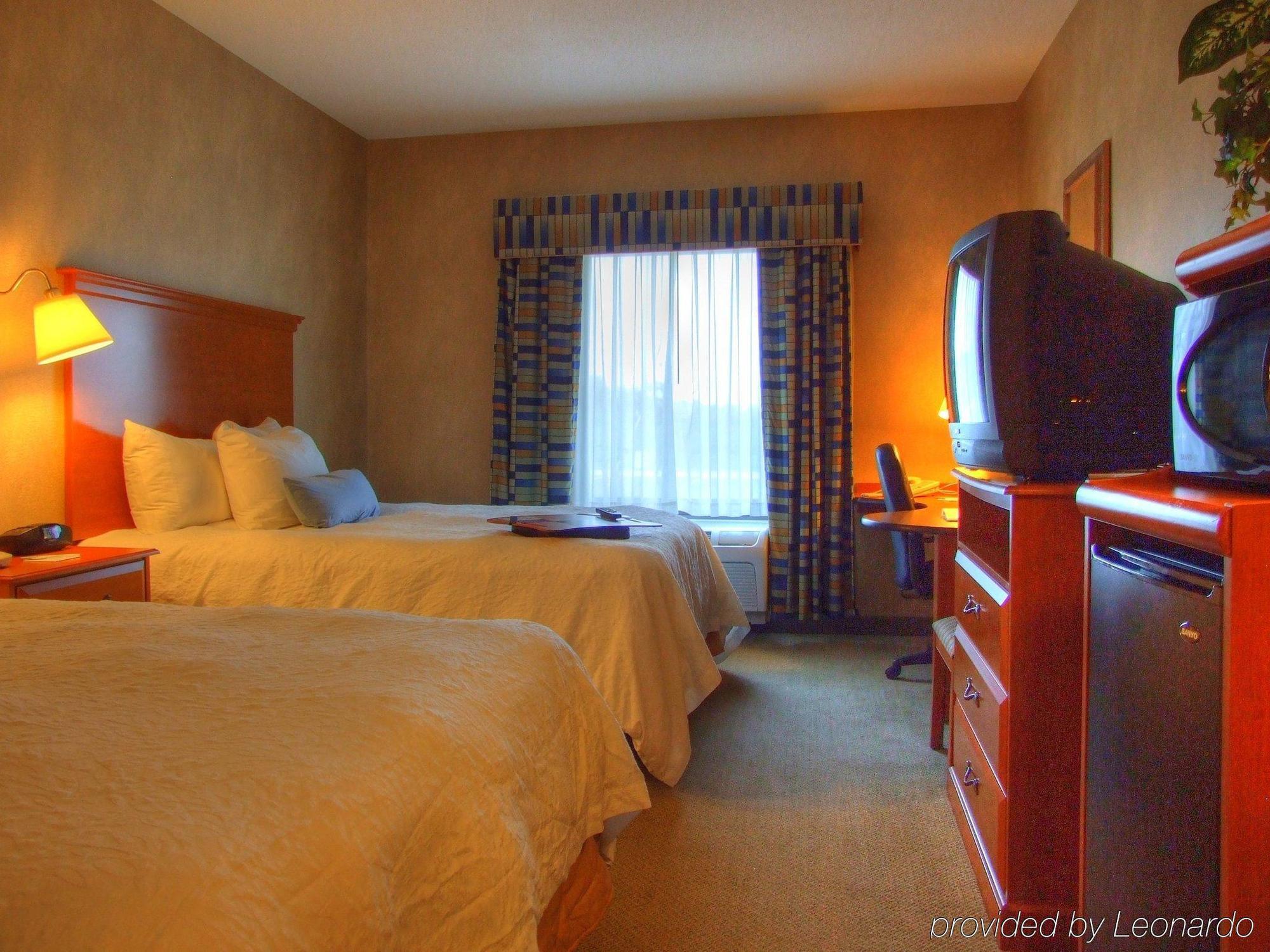 Hampton Inn Commerce/Novi Værelse billede